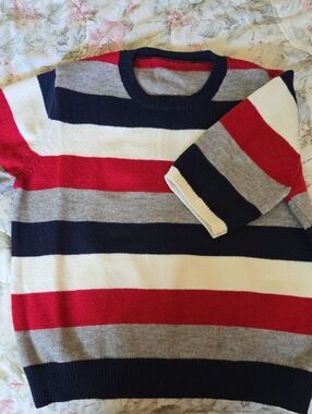 Boutique Color‑Block Knit Sweater – Size M – Excellent Quality